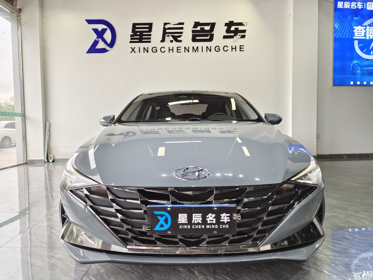 2022年12月現(xiàn)代 伊蘭特  2022款 1.5L CVT LUX尊貴版