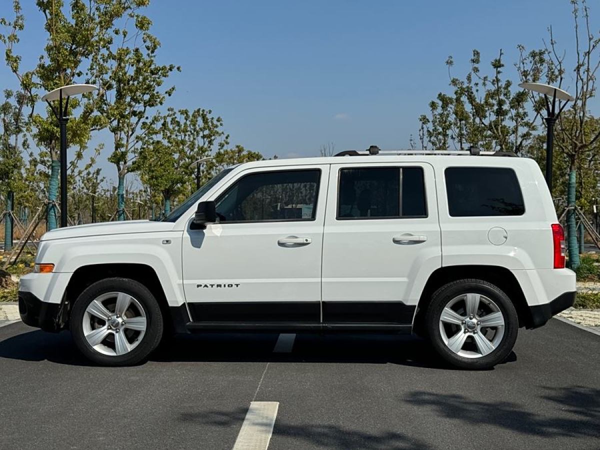 Jeep 自由客  2014款 2.4L 豪華導(dǎo)航版圖片