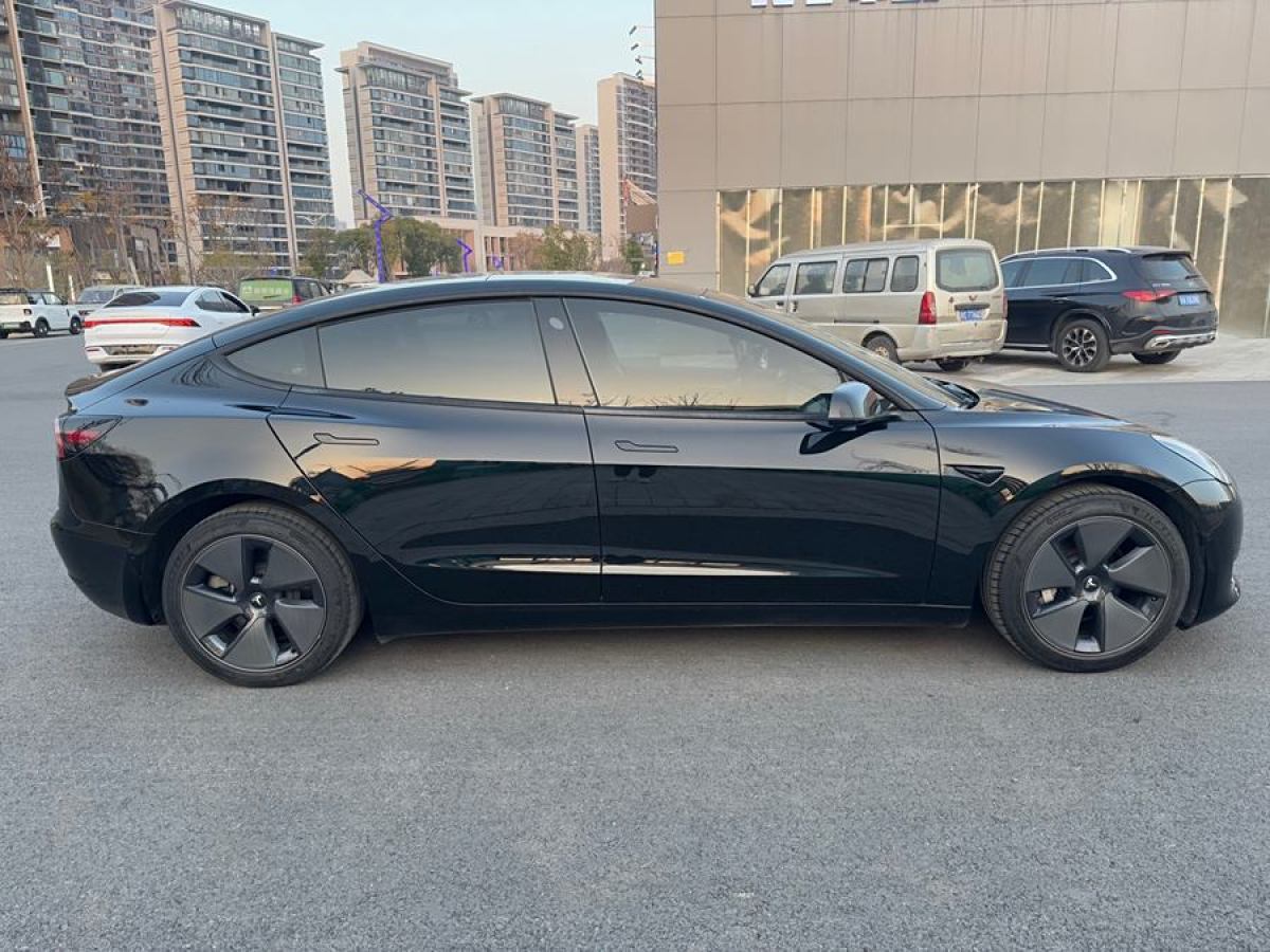 特斯拉 Model 3  2021款 改款 標(biāo)準(zhǔn)續(xù)航后驅(qū)升級版圖片