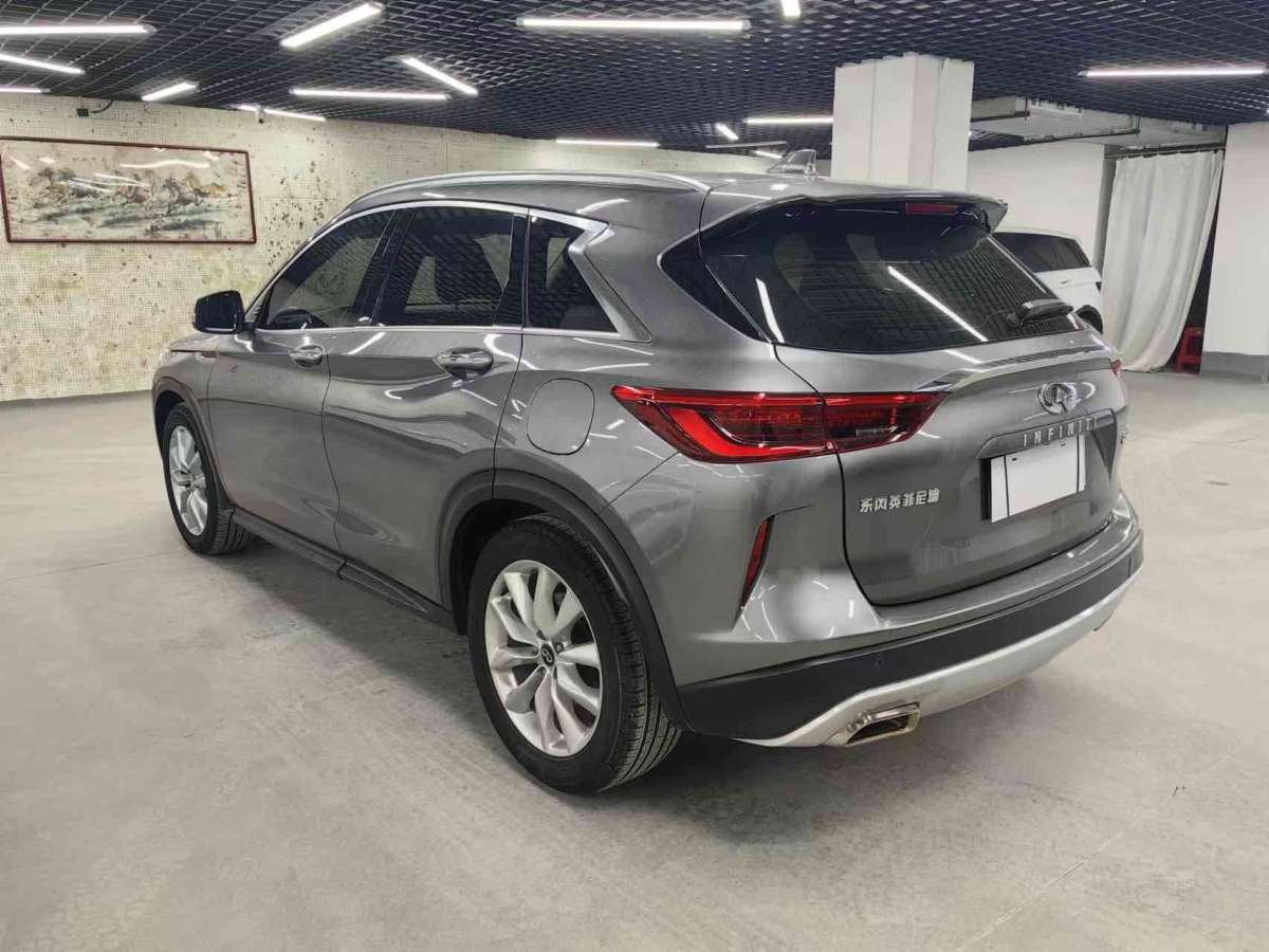 英菲尼迪 QX50  2018款 2.0T 兩驅(qū)時(shí)尚版圖片