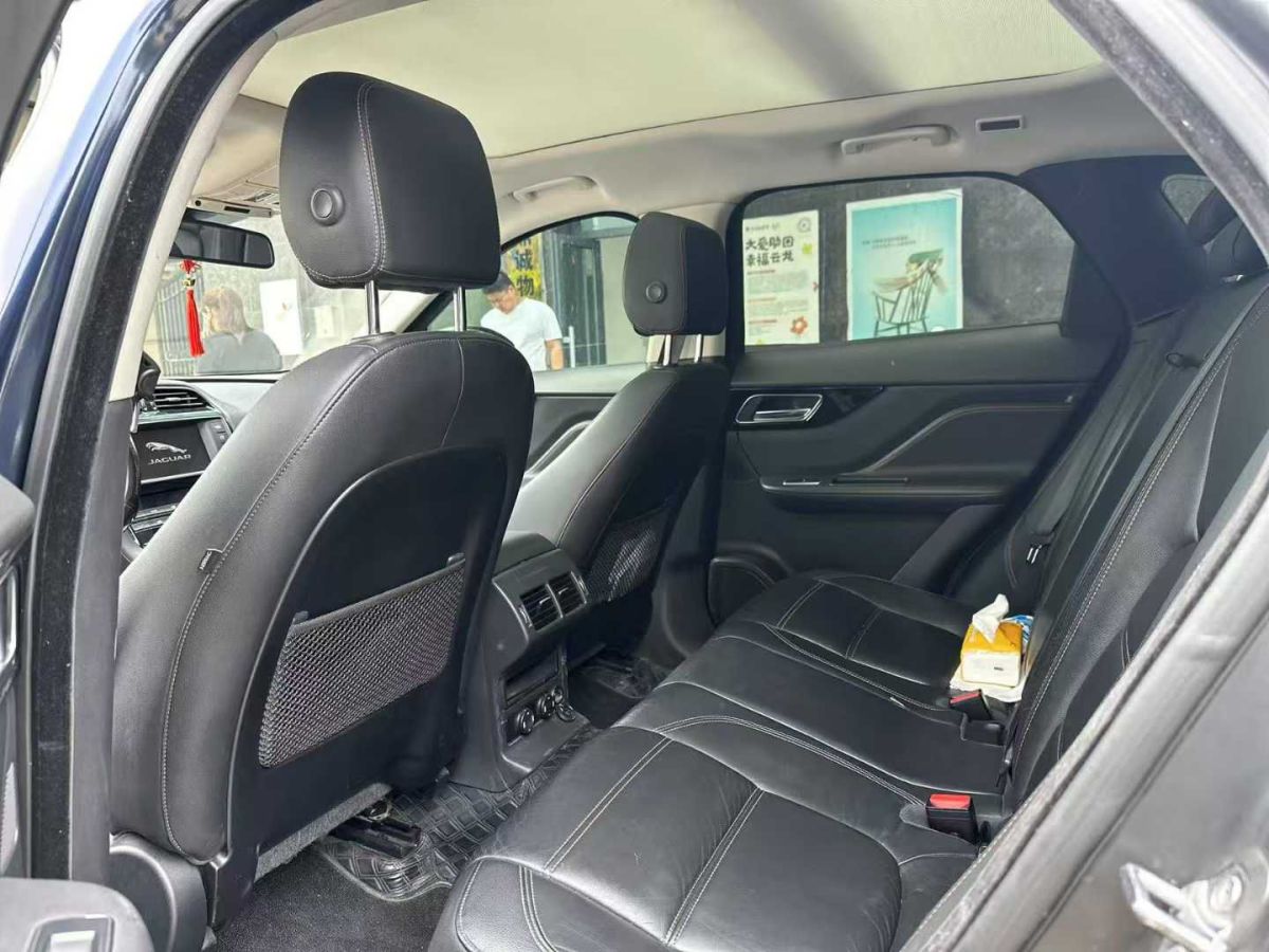 捷豹 XE  2018款 2.0T 200PS 兩驅(qū)R-Sport運(yùn)動(dòng)版圖片