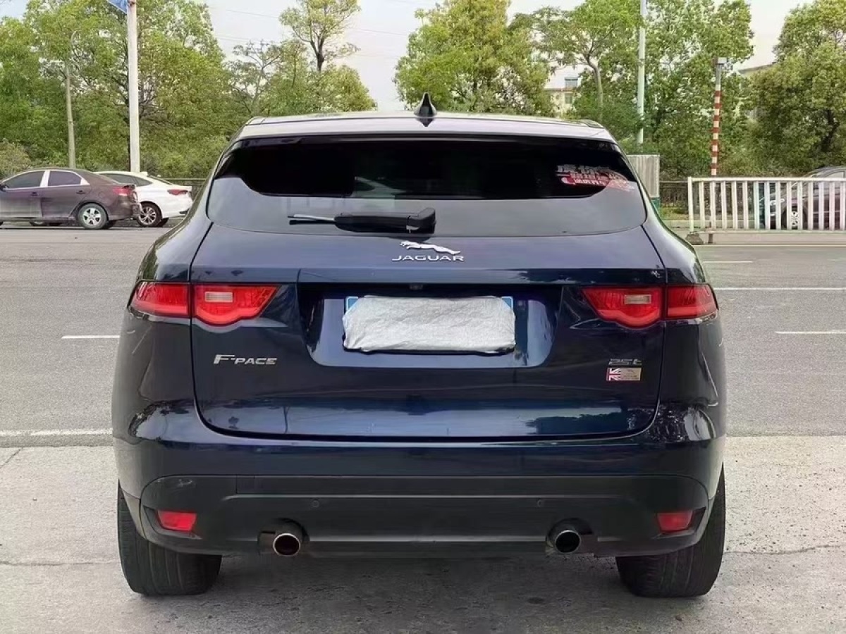 捷豹 F-PACE  2018款 2.0T 兩驅(qū)都市尊享版圖片