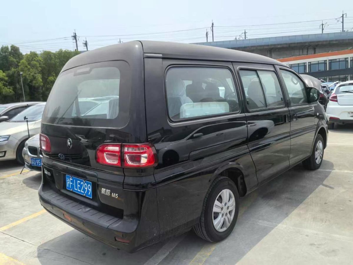 東風(fēng)風(fēng)行 菱智  2022款 M5 1.6L 實(shí)用型 5座圖片